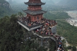 Hàng chục nghìn người tham quan chùa Tam Chúc