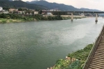 Nước sông Hồng xanh bất thường: Không thể chủ quan