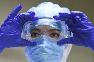Nữ bác sĩ TQ chữa trị cho bệnh nhân đầu tiên khỏi virus corona mới