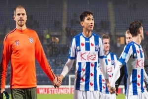 CĐV Hà Lan nổi đóa vì fan Việt 'quậy phá', cứ nhắc tên Văn Hậu sau khi Heerenveen bại trận