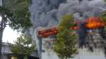 Đang cháy dữ dội một công ty ở thị xã Bến Cát - Bình Dương, khói mù trời