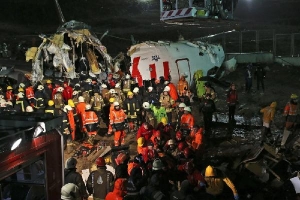 Máy bay Thổ Nhĩ Kỳ vỡ nát đầu sau hạ cánh khẩn, 179 người bị thương