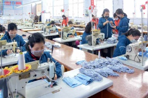 Triều Tiên sản xuất hàng chục nghìn khẩu trang mỗi ngày