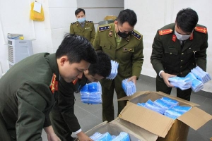 50 cơ sở kinh doanh khẩu trang 'chặt chém', không niêm yết giá ở Hà Nội bị xử lý
