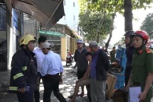 Đà Nẵng: Cha hút thuốc gây cháy nhà khiến con trai bị mắc kẹt trên tầng 2