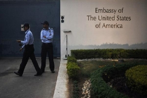 Bé gái bị cưỡng hiếp trong khuôn viên đại sứ quán Mỹ