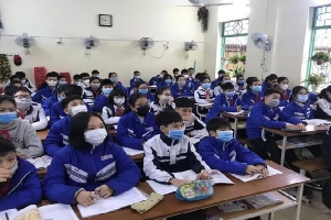 'Nghỉ ở nhà buồn lắm', học sinh Hải Phòng đeo khẩu trang trở lại lớp giữa dịch nCoV