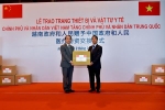 Việt Nam trao tặng Chính phủ và nhân dân Trung Quốc trang thiết bị, vật tư, y tế
