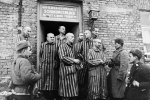 Binh lính Liên Xô 'hết hồn' khi nhìn thấy gì ở trại tử thần Auschwitz?