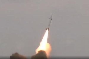 Iran công bố tên lửa không thể bị đánh chặn