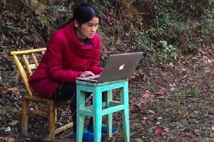 Lớp học online của cô giáo mắc kẹt trên núi vì dịch Covid-19
