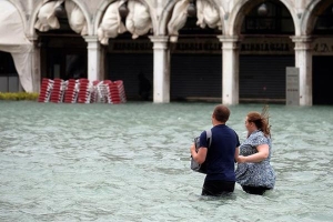 Bộ mặt xấu xí của Venice khi bị tàn phá bởi du lịch