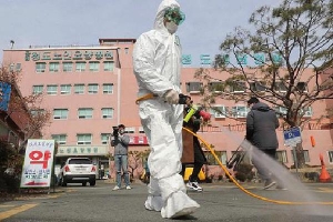 Hàn Quốc có ca tử vong thứ 11 vì virus corona chủng mới, tổng số ca lây nhiễm gần 1000