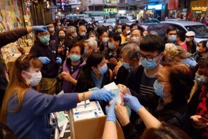 Dân nghèo Hong Kong chật vật, trốn trong nhà vì thiếu khẩu trang