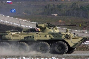 BTR-82AT Nga phối hợp với vệ tinh khi chiến đấu