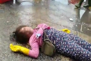 Camera ghi lại nhân viên chợ Đông Hà đánh nữ tiểu thương