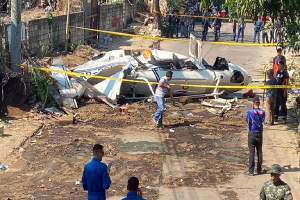 Máy bay chở cảnh sát trưởng Philippines rơi vì lao trúng dây điện