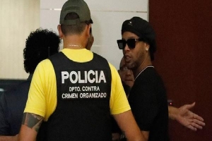 Giúp cảnh sát nước ngoài phá án, Ronaldinho không bị truy tố vì sử dụng hộ chiếu giả