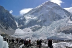 Xe buýt rơi vào khe núi, 19 người thiệt mạng ở dãy Himalaya