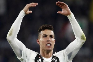 Ronaldo vào đội hình tiêu biểu Serie A