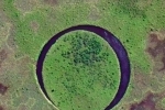 Hòn đảo tròn di chuyển trong lòng hồ suốt 20 năm