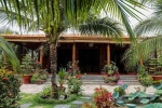 Homestay làm từ 4.000 cây dừa