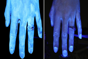 Hình ảnh gây sốc cho thấy bàn tay bạn nhiều vi khuẩn như thế nào và vai trò của việc rửa tay đúng kỹ thuật trong phòng tránh Covid-19