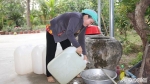 Người dân giữa ấp Phú Hòa phản ánh thiếu nước sinh hoạt
