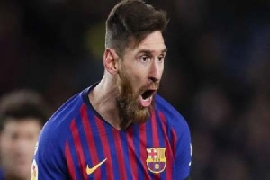 Messi và đồng đội có thể bị Barcelona giảm lương vì Covid-19