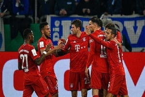 Cầu thủ Bayern & Dortmund chịu giảm 20% lương trong mùa Covid-19