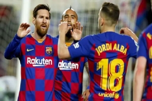 Barca đòi cắt 70% lương Messi và đồng đội