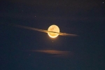 Mặt Trăng 'ngụy trang' thành sao Thổ