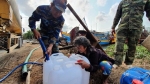 Tiền Giang: Bộ đội vận chuyển, tiếp tế nước giúp dân vùng hạn mặn ĐBSCL