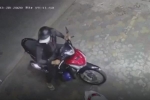 Video: Bẻ khóa thành công, tên trộm vẫn phải cuống cuồng vứt xe bỏ chạy
