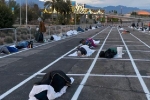Thành phố Las Vegas chia ô trống cách nhau gần 2m trong bãi đỗ xe cho người vô gia cư ngủ trong mùa dịch Covid-19