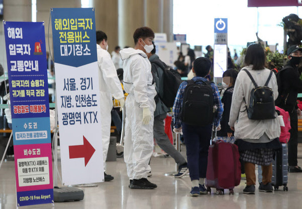 Hàn Quốc yêu cầu người nhập cảnh phải cách ly trong vòng 14 ngày. Ảnh: Yonhap.