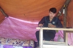 Chàng trai người Mông dựng lán 'hứng 4G' học online