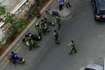 Nóng: Khám nghiệm hiện trường vụ tiến sĩ Bùi Quang Tín rơi lầu tử vong