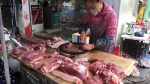 Thịt lợn từ chuồng ra chợ, dân buôn một ngày 'ăn' ngay 3,5 triệu/con