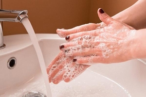 Rửa tay trong mùa dịch Covid-19: 7 cách giữ da tay luôn mịn màng và khỏe đẹp, là phụ nữ lại càng nên học hỏi