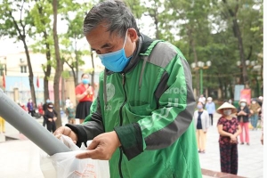 [Ảnh] Hà Nội đã có 'máy ATM' phát gạo miễn phí cho người nghèo