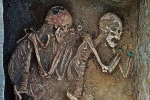Giải mã bí ẩn về đôi tình nhân nằm cạnh nhau trong mộ cổ suốt 5.000 năm