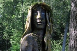 Khu rừng có hàng trăm bức tượng phát ra âm thanh kỳ quái