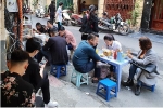 Ngày thứ năm thực hiện nới lỏng giãn cách xã hội tại Hà Nội: Mối lo từ quán ăn, hàng rong
