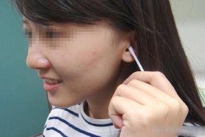 Cô gái 20 tuổi mất thính lực tạm thời do làm 1 việc mà rất nhiều người vẫn hay làm sau khi tắm