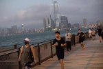 Người đàn ông Trung Quốc thủng phổi trái vì đeo khẩu trang chạy bộ