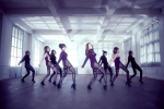 Những động tác vũ đạo bị chỉ trích phản cảm của nhóm nữ Kpop