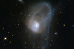 Hệ thống hai thiên hà va chạm tạo ra hình ảnh huyền ảo