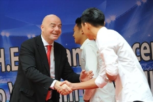 Chủ tịch FIFA hết lời ca ngợi bóng đá Việt Nam
