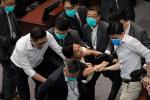 Hong Kong: Các nghị sĩ ẩu đả như ngoài chợ